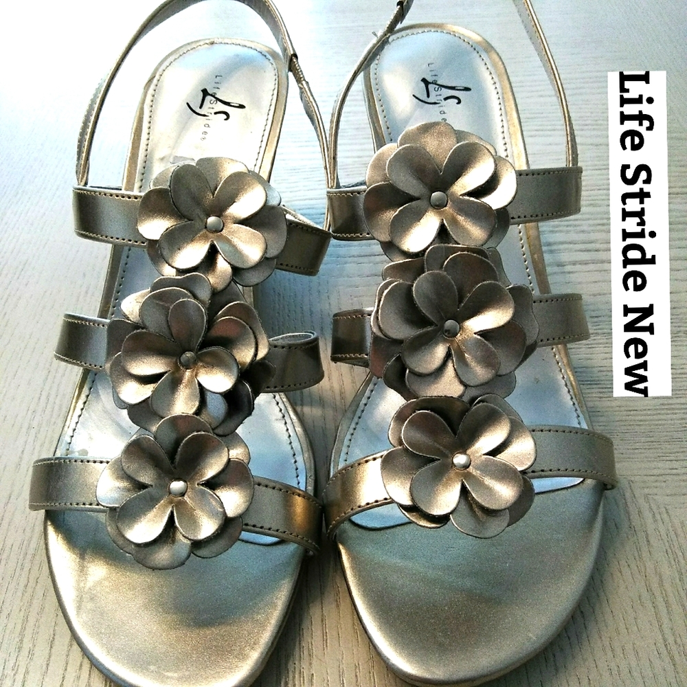 Lifestride Silver Flower Wedge Sandals Sz 9 New